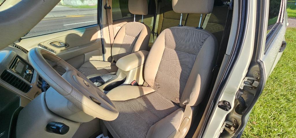 2005 Ford Escape - $2,999