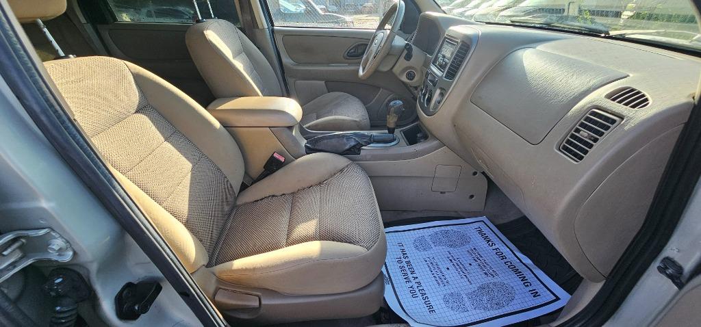 2005 Ford Escape - $2,999