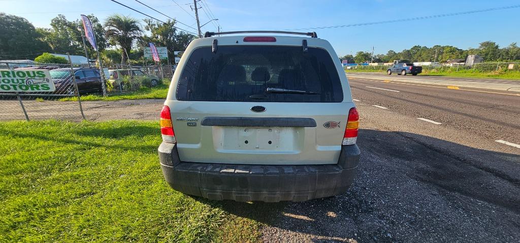 2005 Ford Escape - $2,999