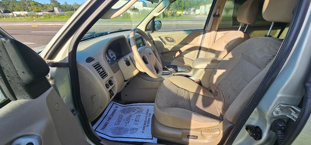 2005 Ford Escape - $2,999