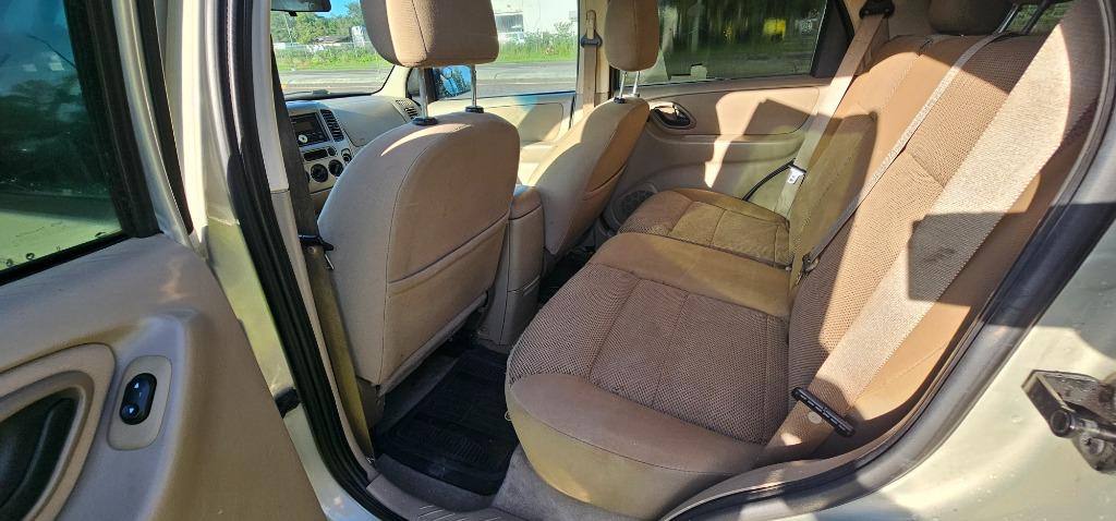 2005 Ford Escape - $2,999