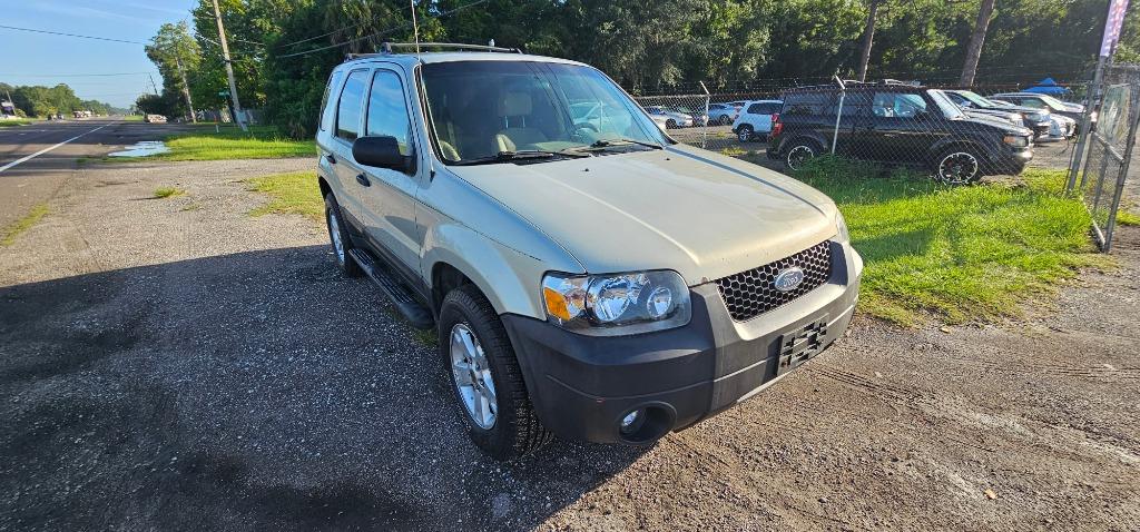 2005 Ford Escape - $2,999
