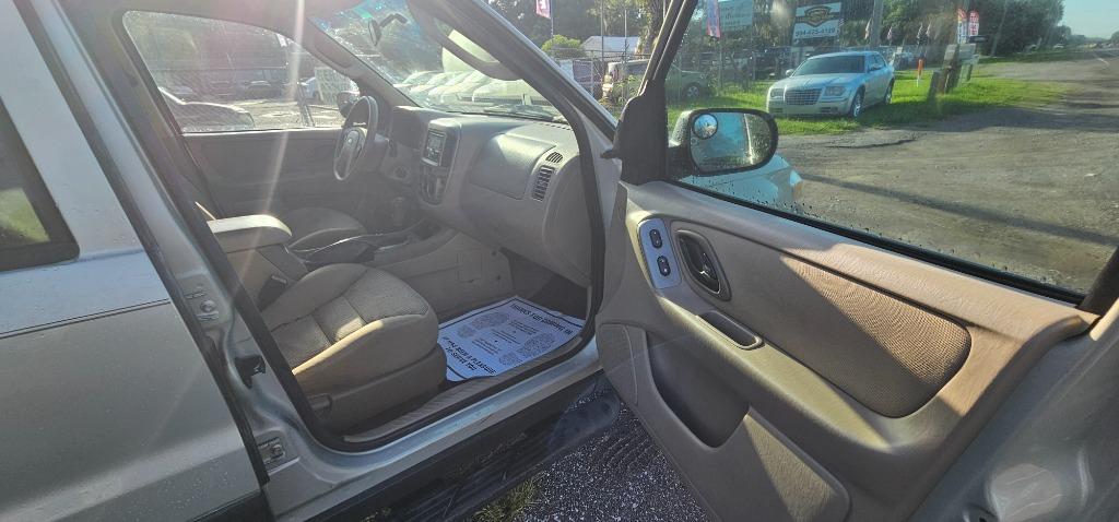 2005 Ford Escape - $2,999