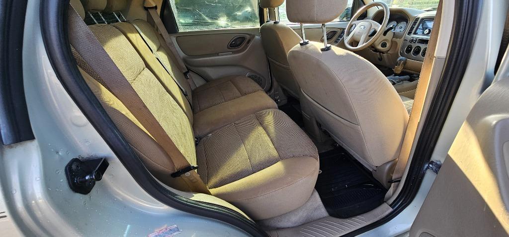 2005 Ford Escape - $2,999