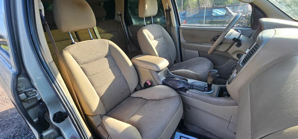 2005 Ford Escape - $2,999