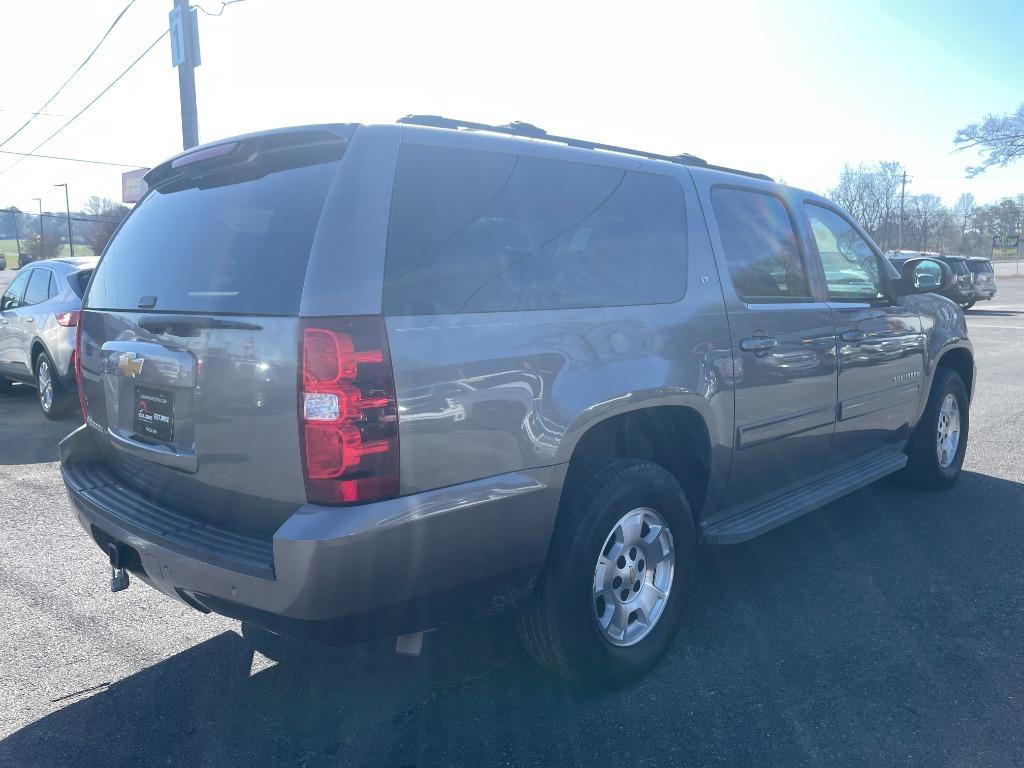 2013 Chevrolet Suburban - $13,995