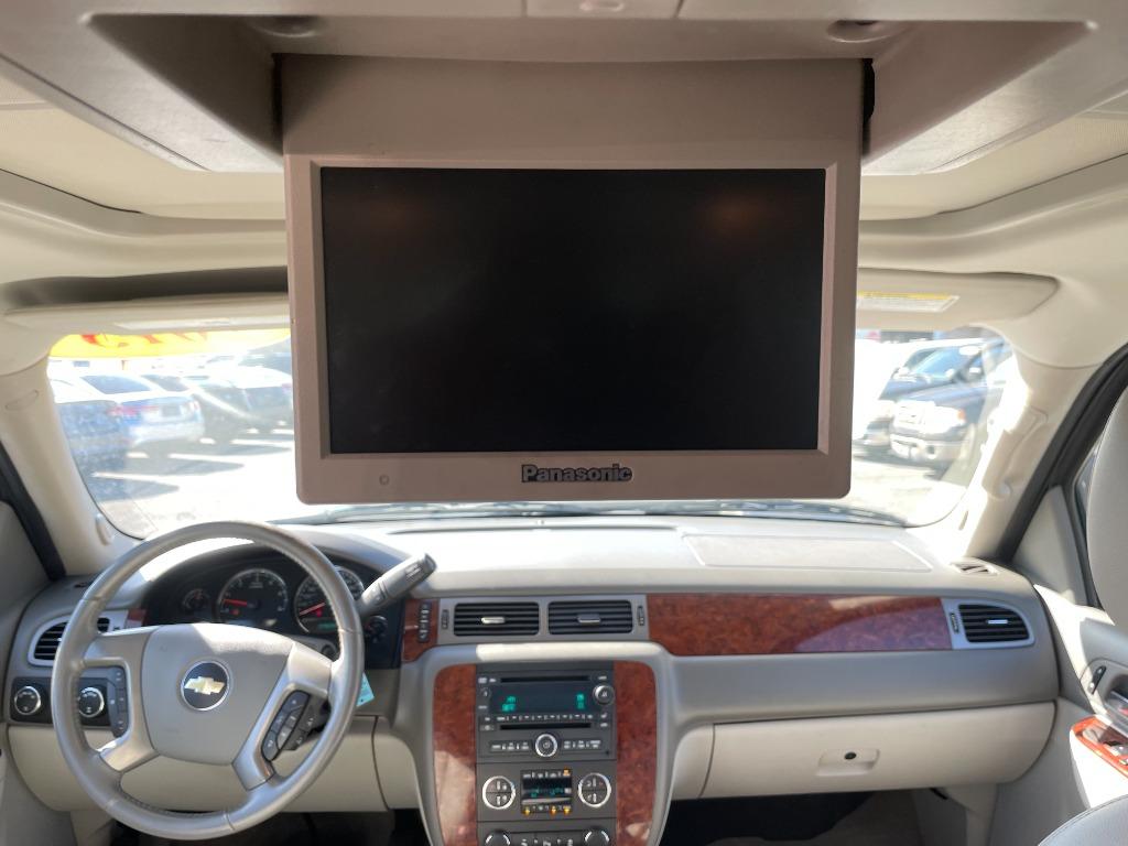 2013 Chevrolet Suburban - $13,995