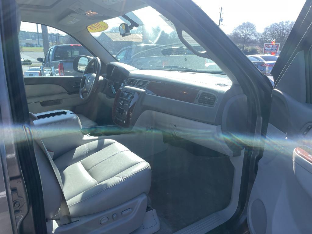 2013 Chevrolet Suburban - $13,995