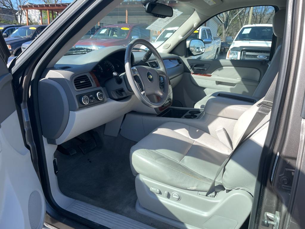 2013 Chevrolet Suburban - $13,995