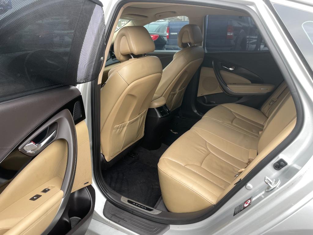 2016 Hyundai Azera - $16,995