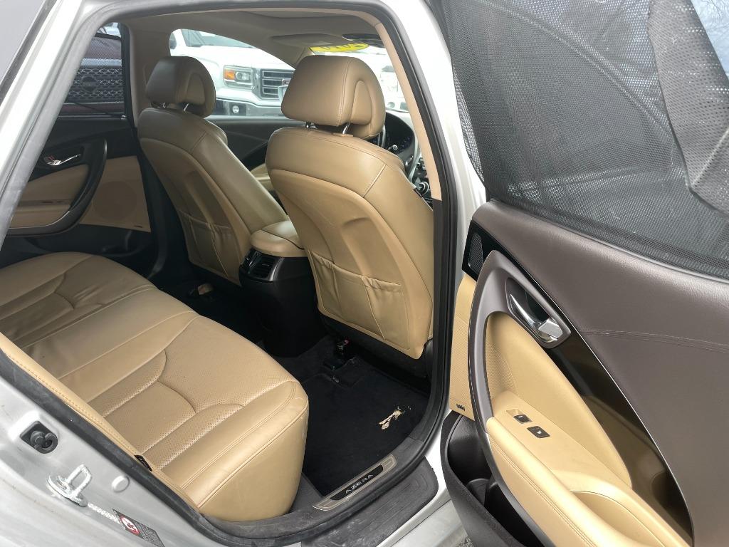 2016 Hyundai Azera - $16,995