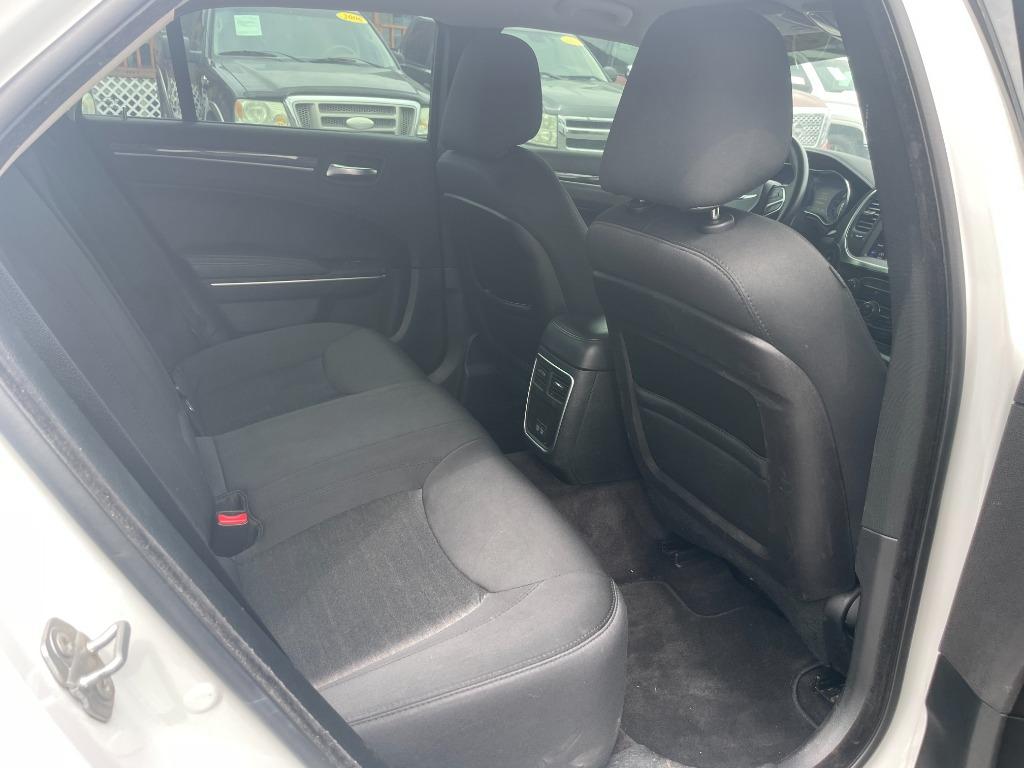 2018 Chrysler 300 - $18,995