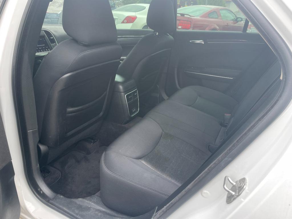 2018 Chrysler 300 - $18,995