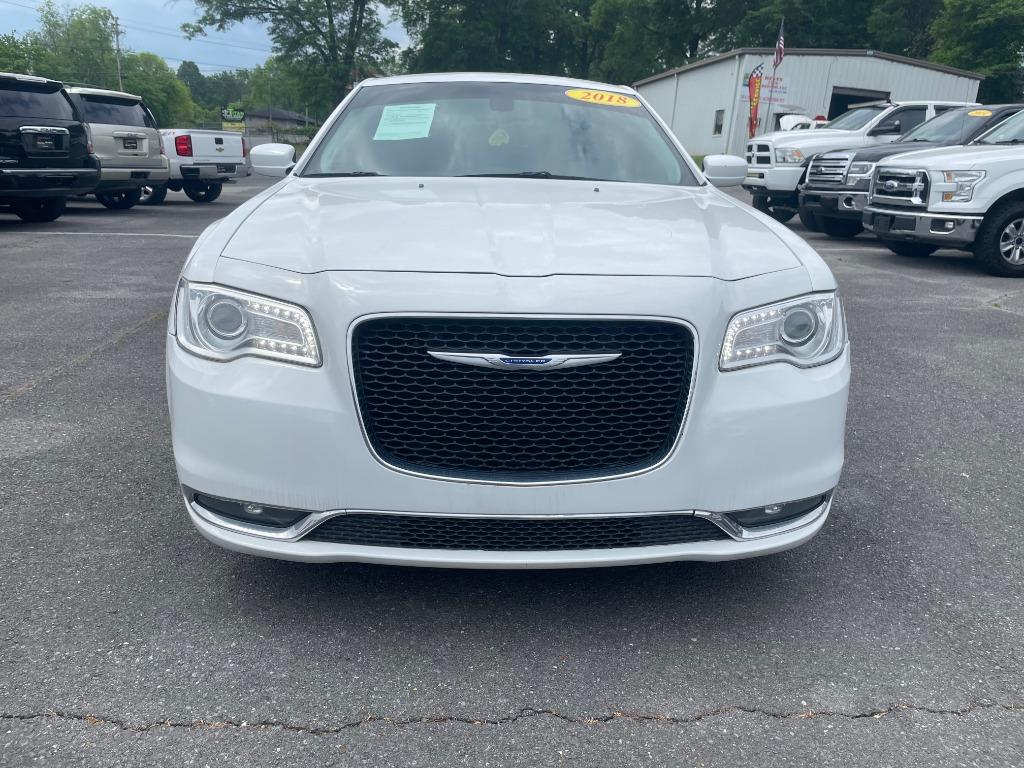 2018 Chrysler 300 - $18,995