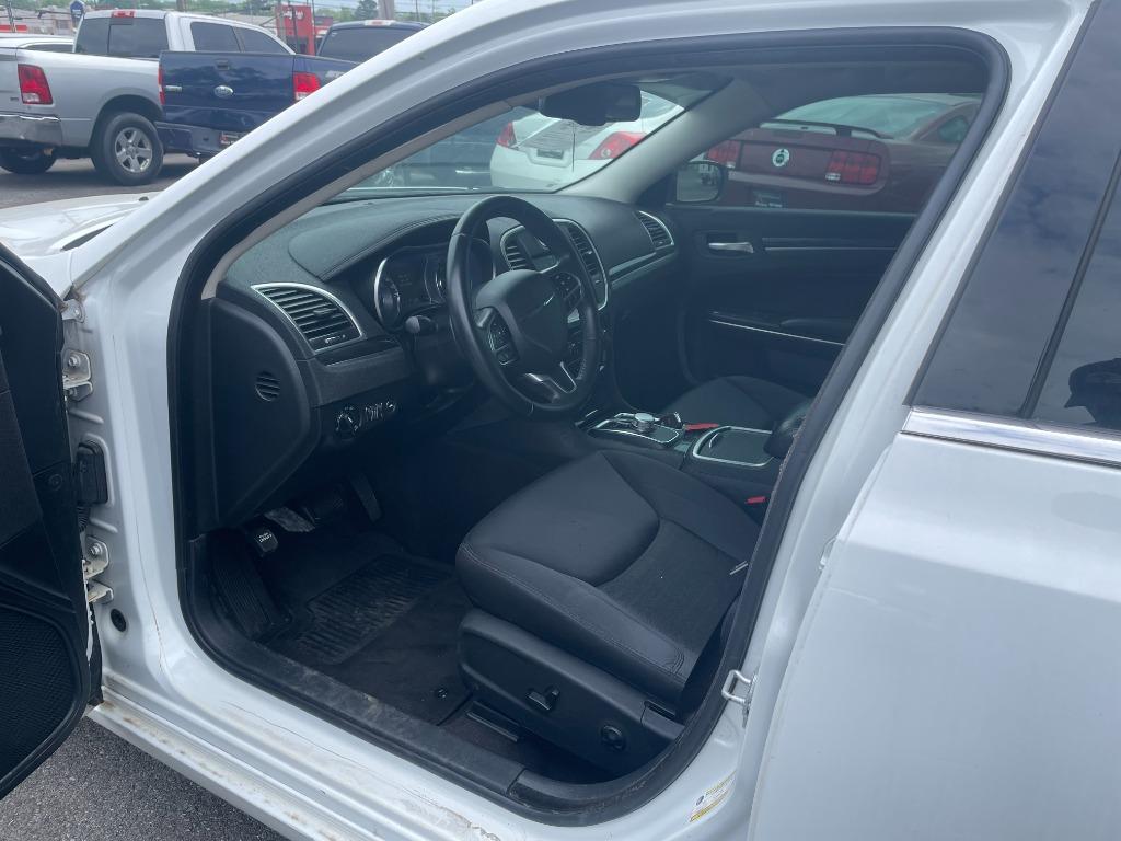 2018 Chrysler 300 - $18,995
