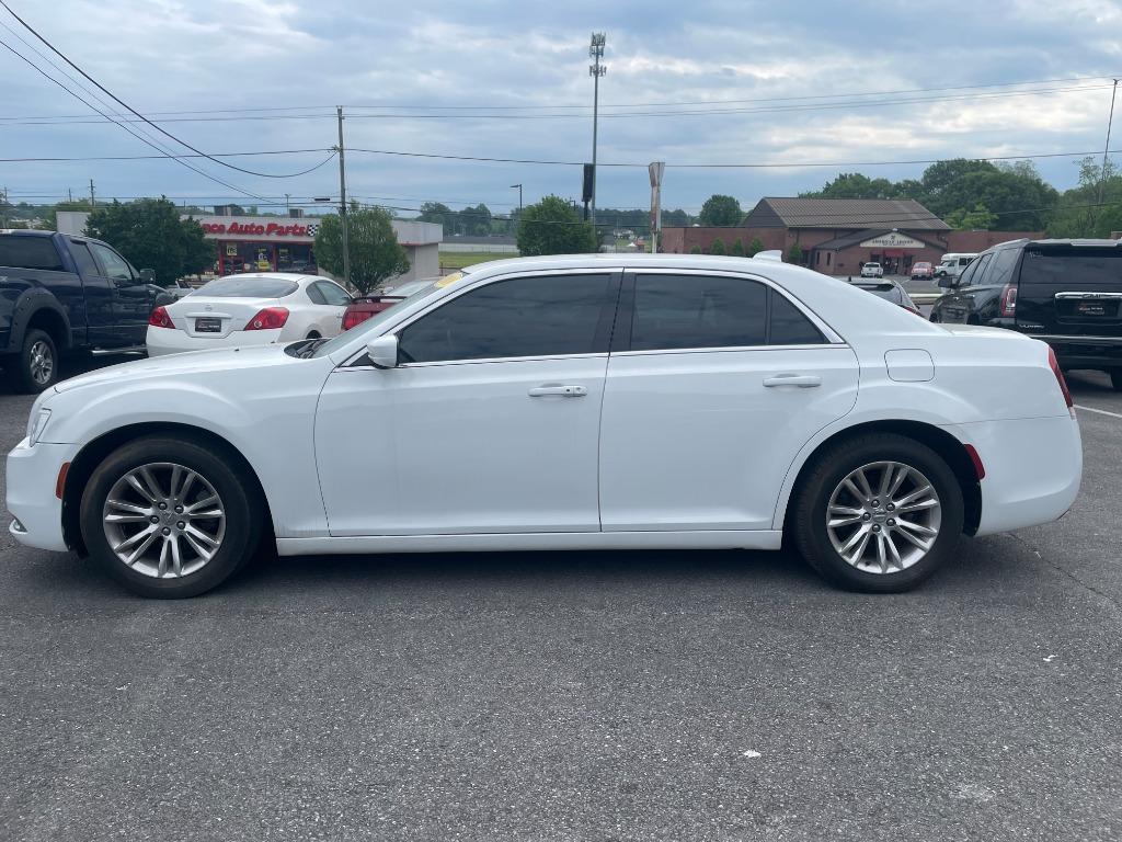 2018 Chrysler 300 - $18,995