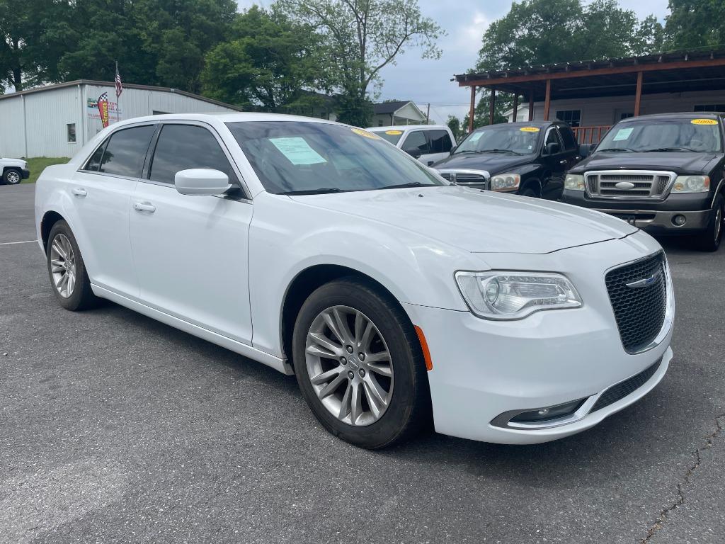 2018 Chrysler 300 - $18,995