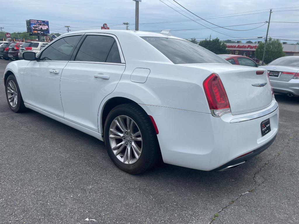 2018 Chrysler 300 - $18,995