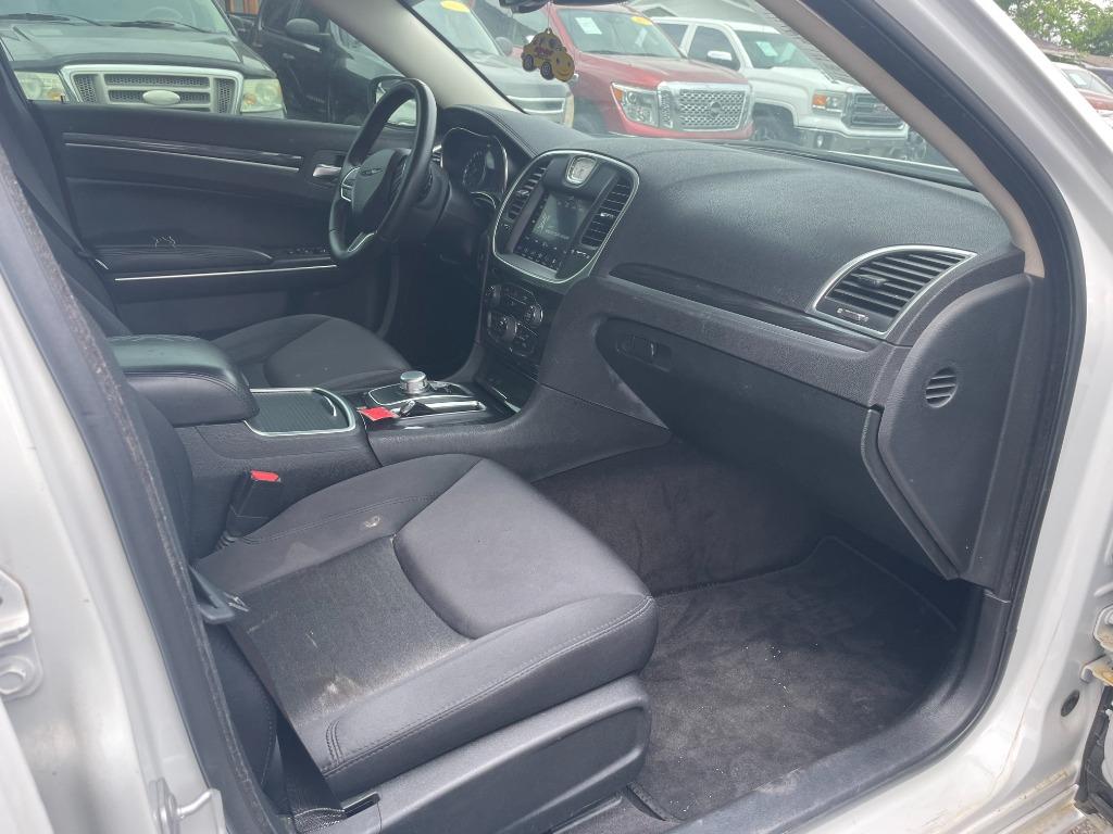 2018 Chrysler 300 - $18,995