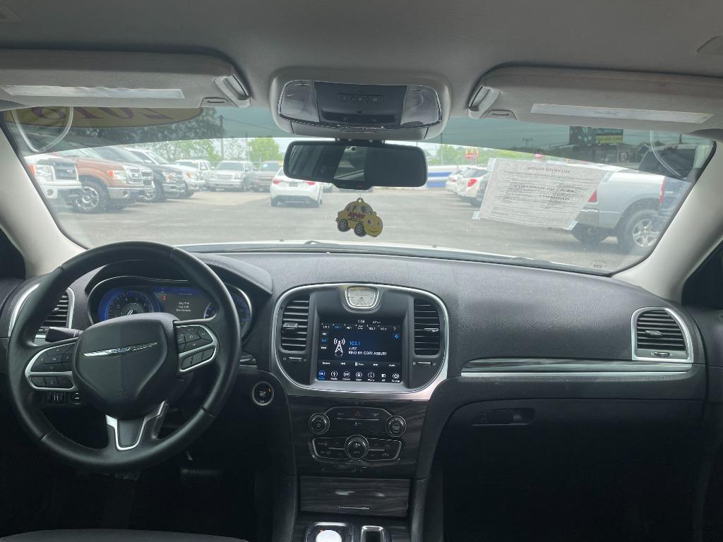 2018 Chrysler 300 - $18,995