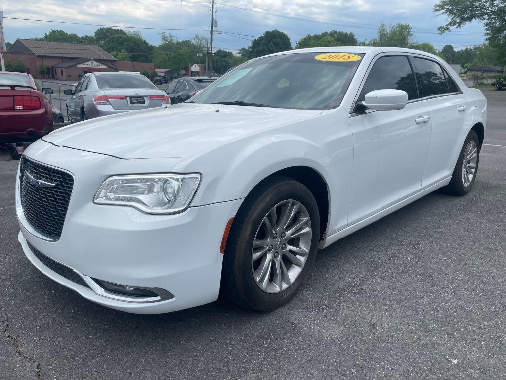 2018 Chrysler 300 - $18,995