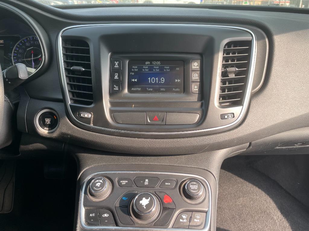 2015 Chrysler 200 - $9,995