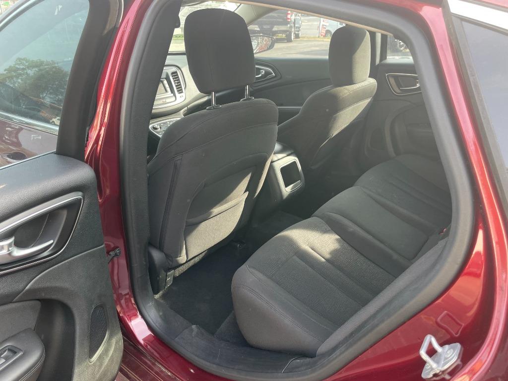 2015 Chrysler 200 - $9,995