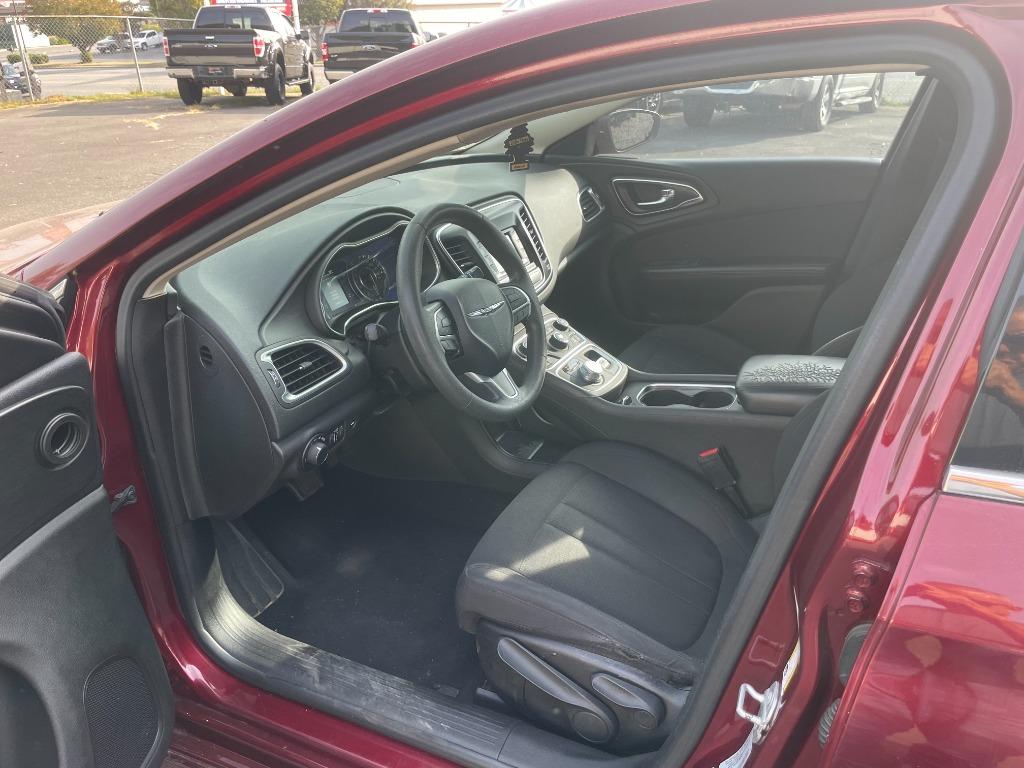 2015 Chrysler 200 - $9,995