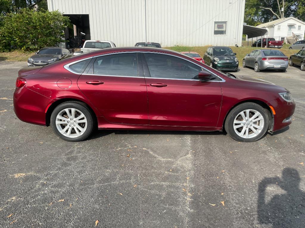 2015 Chrysler 200 - $9,995