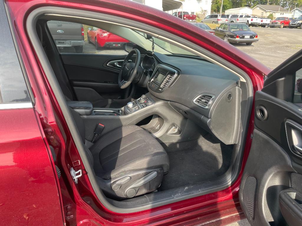 2015 Chrysler 200 - $9,995