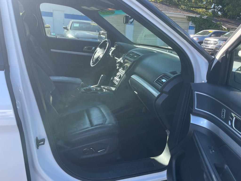 2016 Ford Explorer XLT photo