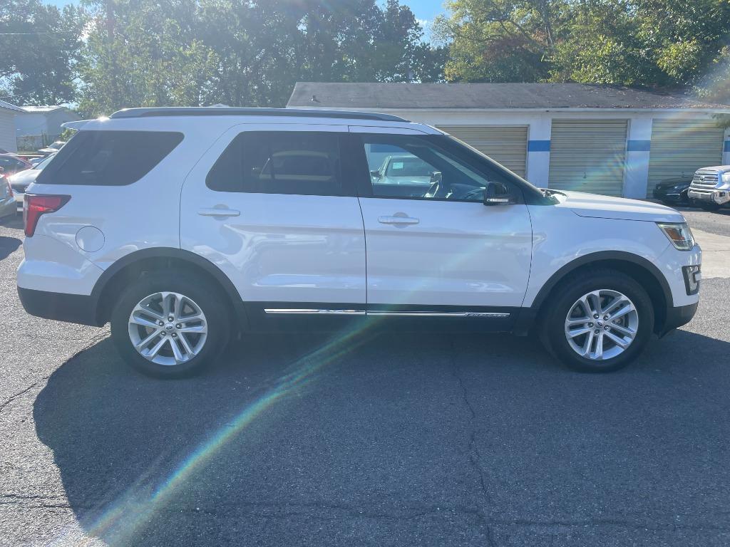 2016 Ford Explorer XLT photo