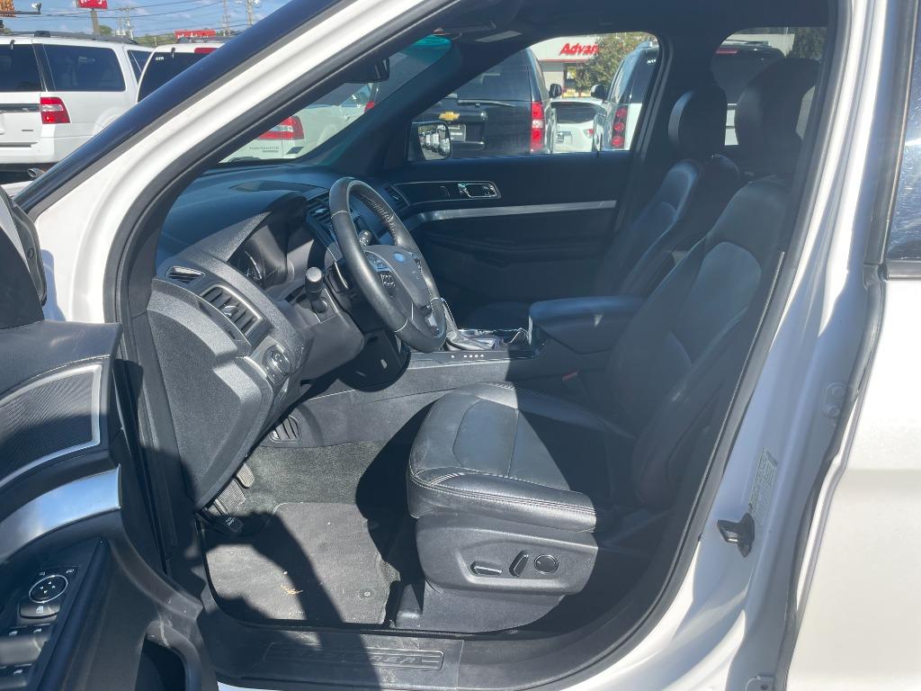 2016 Ford Explorer XLT photo