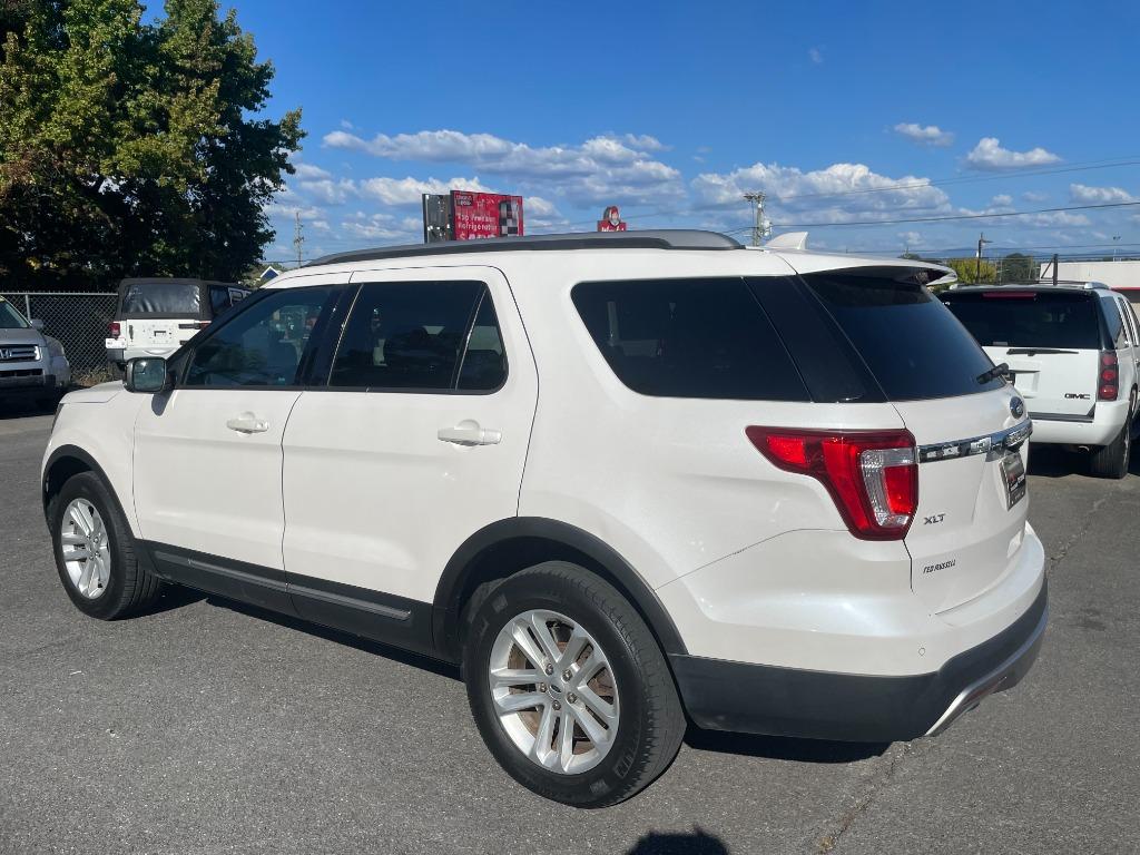 2016 Ford Explorer XLT photo