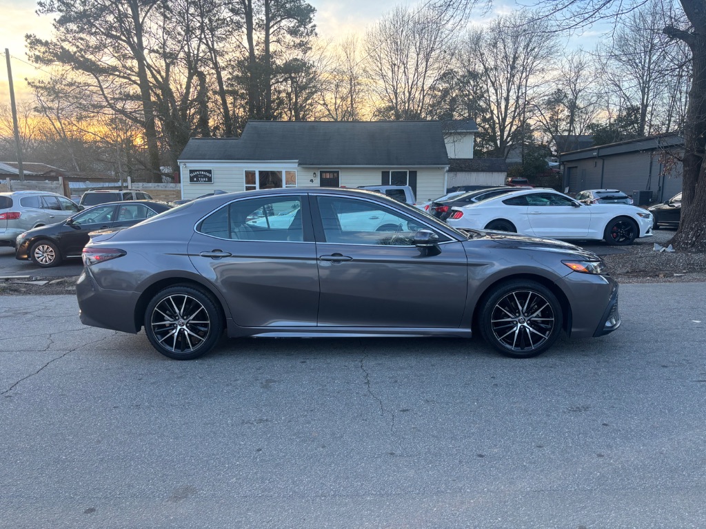 2022 Toyota Camry SE photo