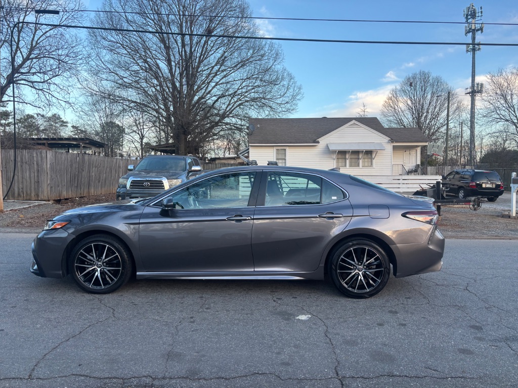 2022 Toyota Camry SE photo