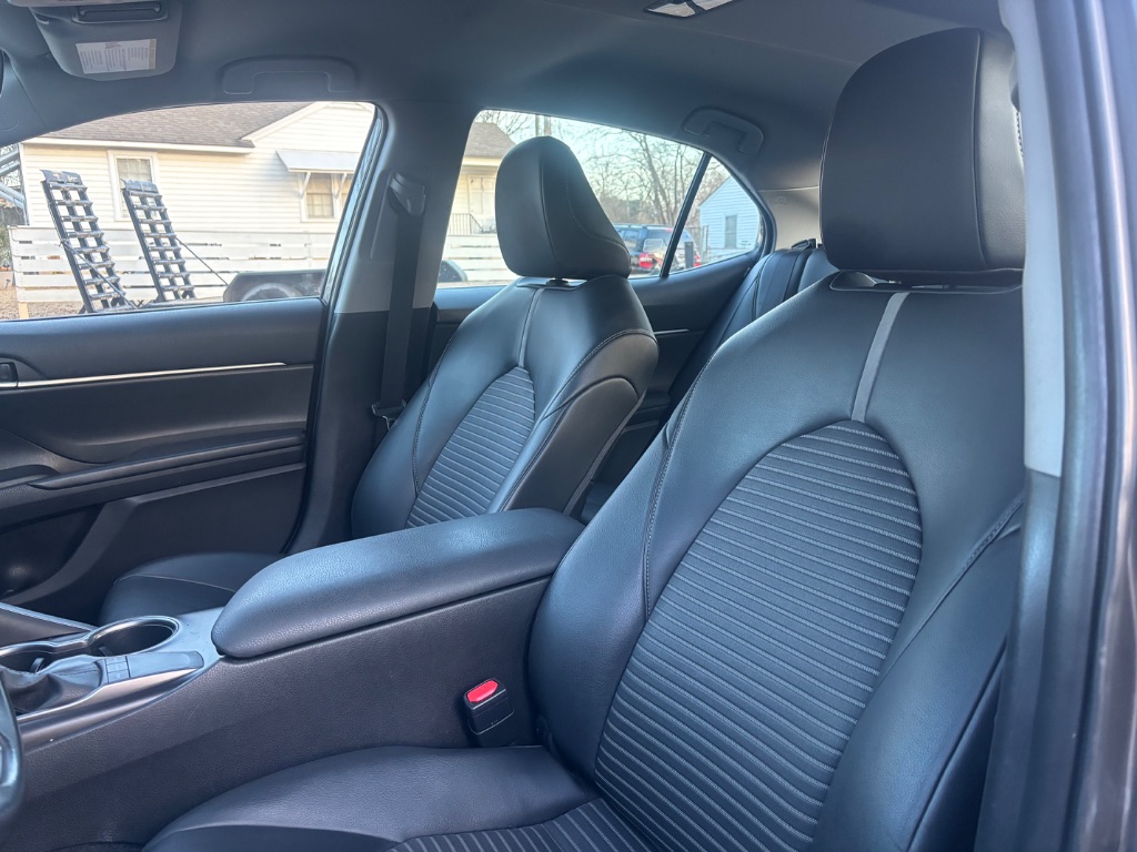 2022 Toyota Camry SE photo