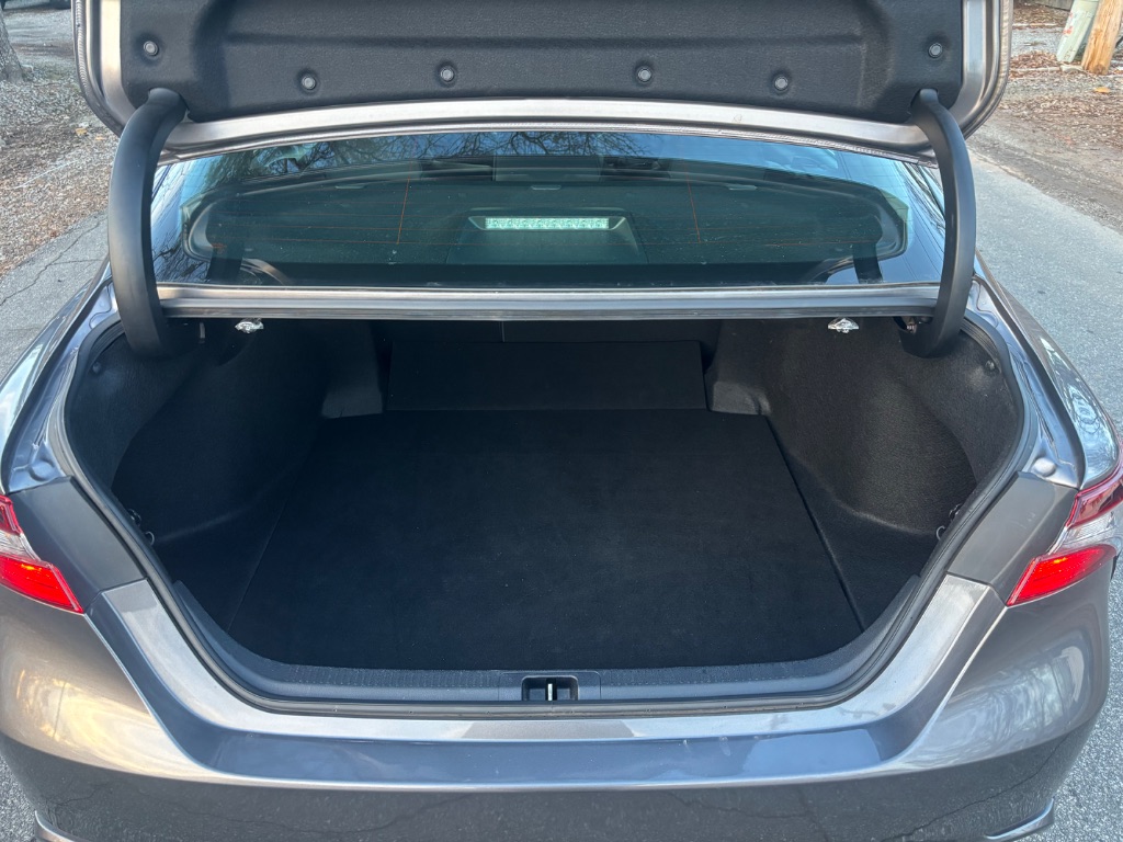 2022 Toyota Camry SE photo