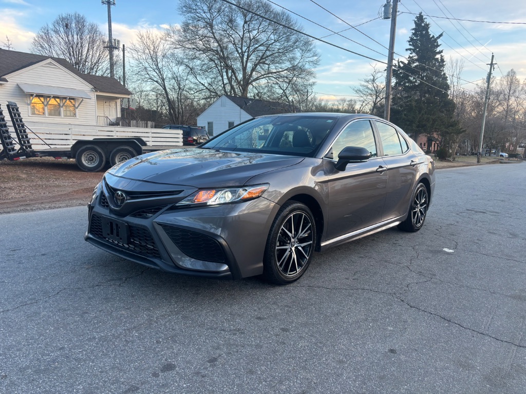 2022 Toyota Camry SE photo