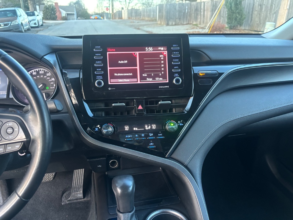 2022 Toyota Camry SE photo