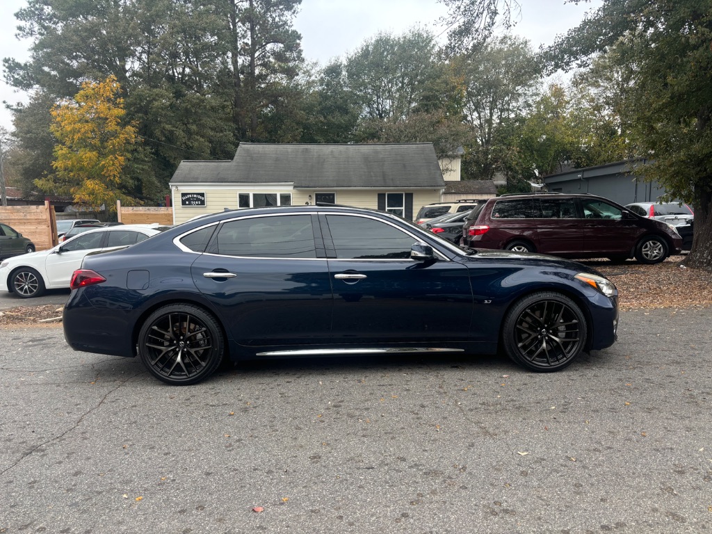 2019 Infiniti Q70L Luxe photo