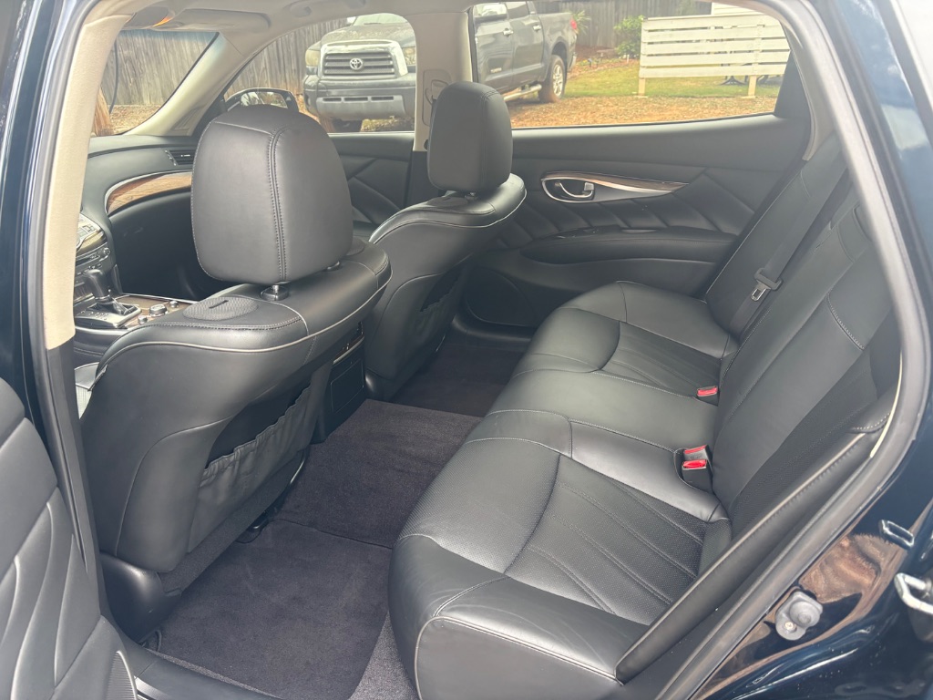 2019 Infiniti Q70L Luxe photo
