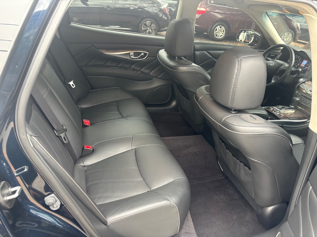 2019 Infiniti Q70L Luxe photo