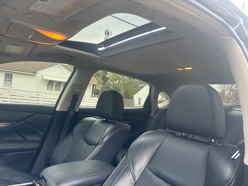 2019 Infiniti Q70L Luxe photo