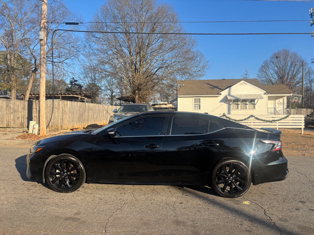 2021 Nissan Maxima SR photo