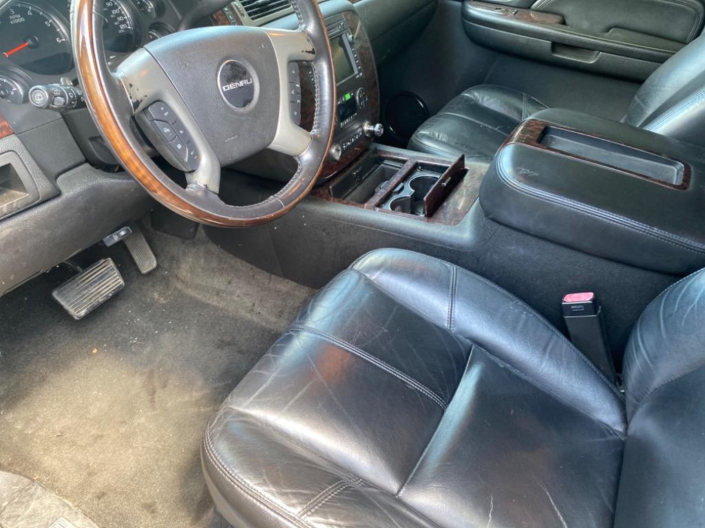 2008 GMC Yukon Denali photo