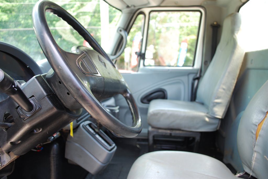 2003 International Ma025