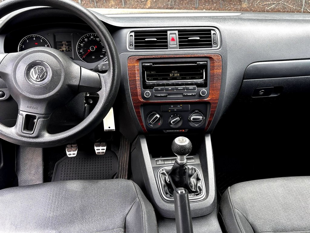 2012 Volkswagen Jetta - $6,495