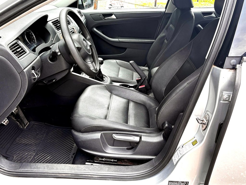 2012 Volkswagen Jetta - $6,495