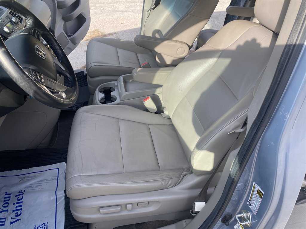 2013 Honda Odyssey Touring photo